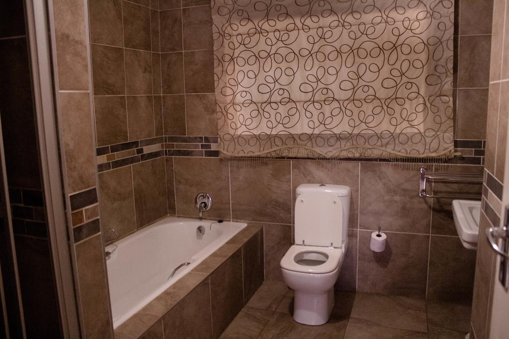 Khuvena Guesthouse Randburg Экстерьер фото